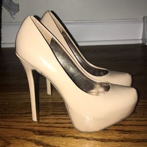 Steve Madden Nude Pumps
